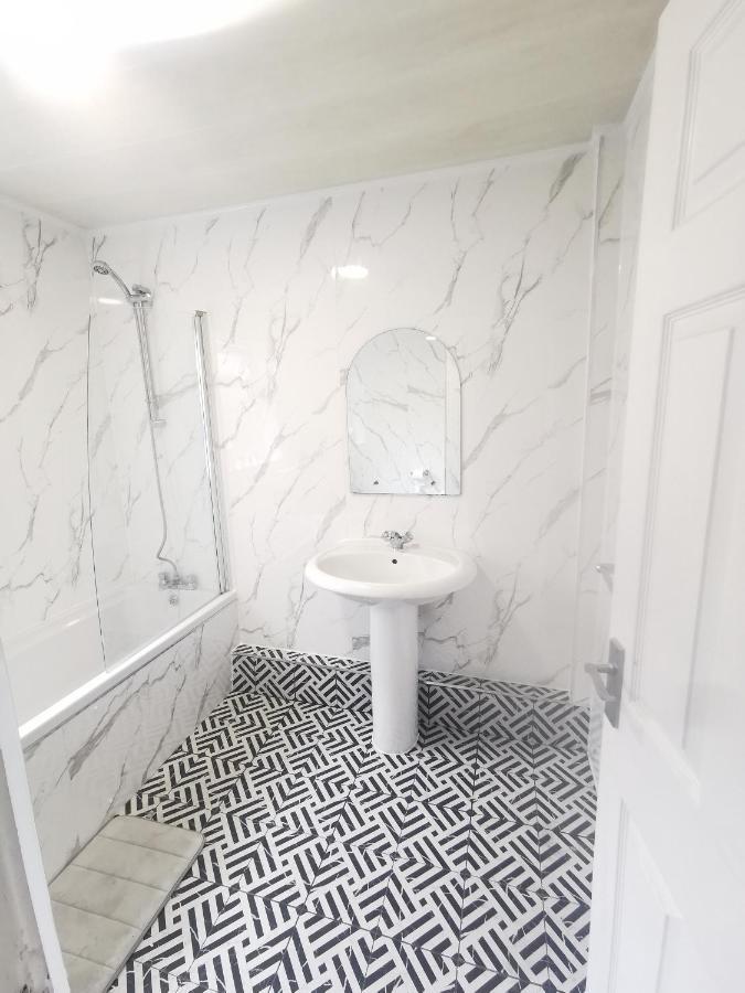 4 Bedrooms, Sleeps 10, Near Lfc & Efc Liverpool Bagian luar foto