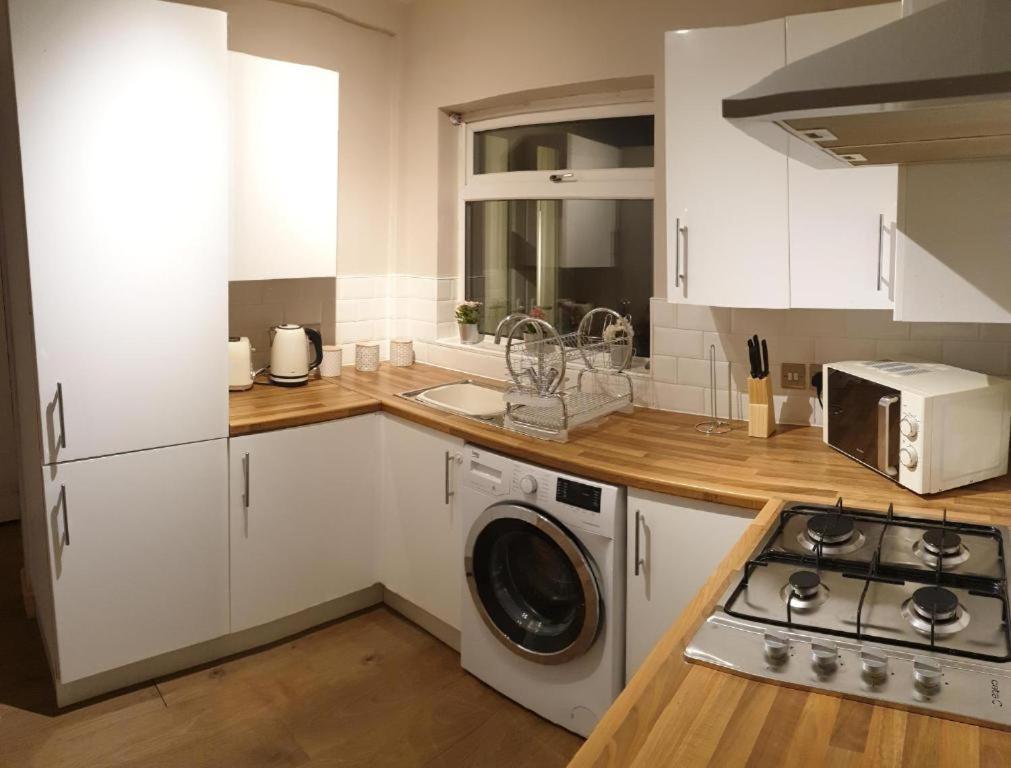 4 Bedrooms, Sleeps 10, Near Lfc & Efc Liverpool Bagian luar foto
