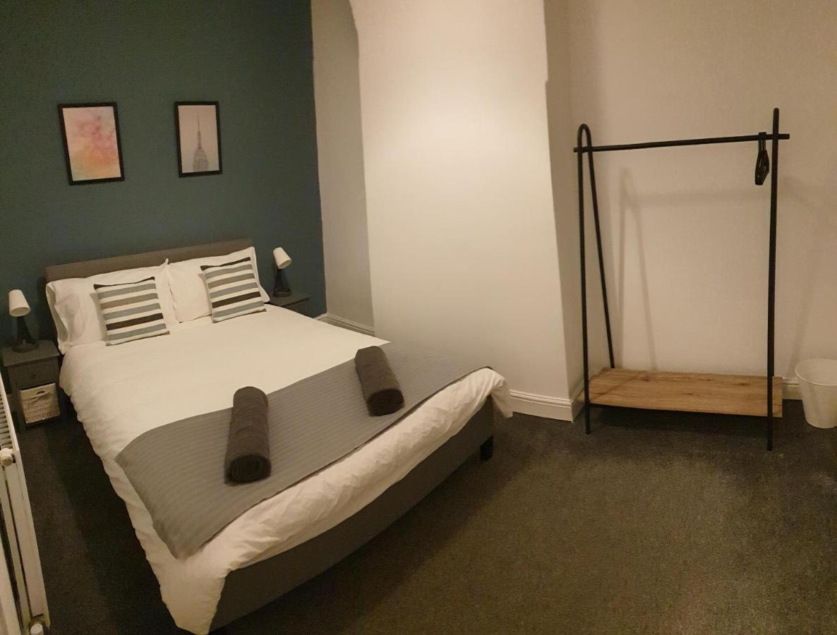 4 Bedrooms, Sleeps 10, Near Lfc & Efc Liverpool Bagian luar foto